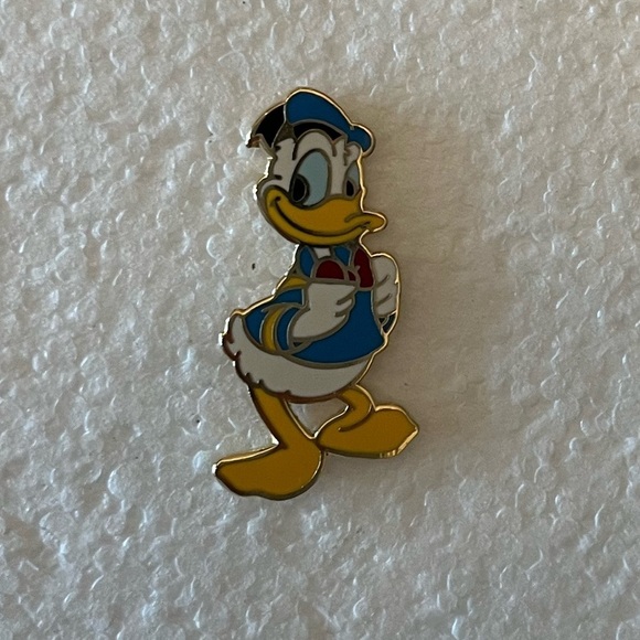 Disney Parks Donald Duck & Tigger Collector Pins – Set of 2 - Picture 3 of 5